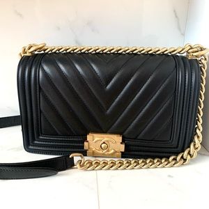 Chevron Old Medium Boy Flap bag Black with Gold Hardware Handbag Shoulder bag
